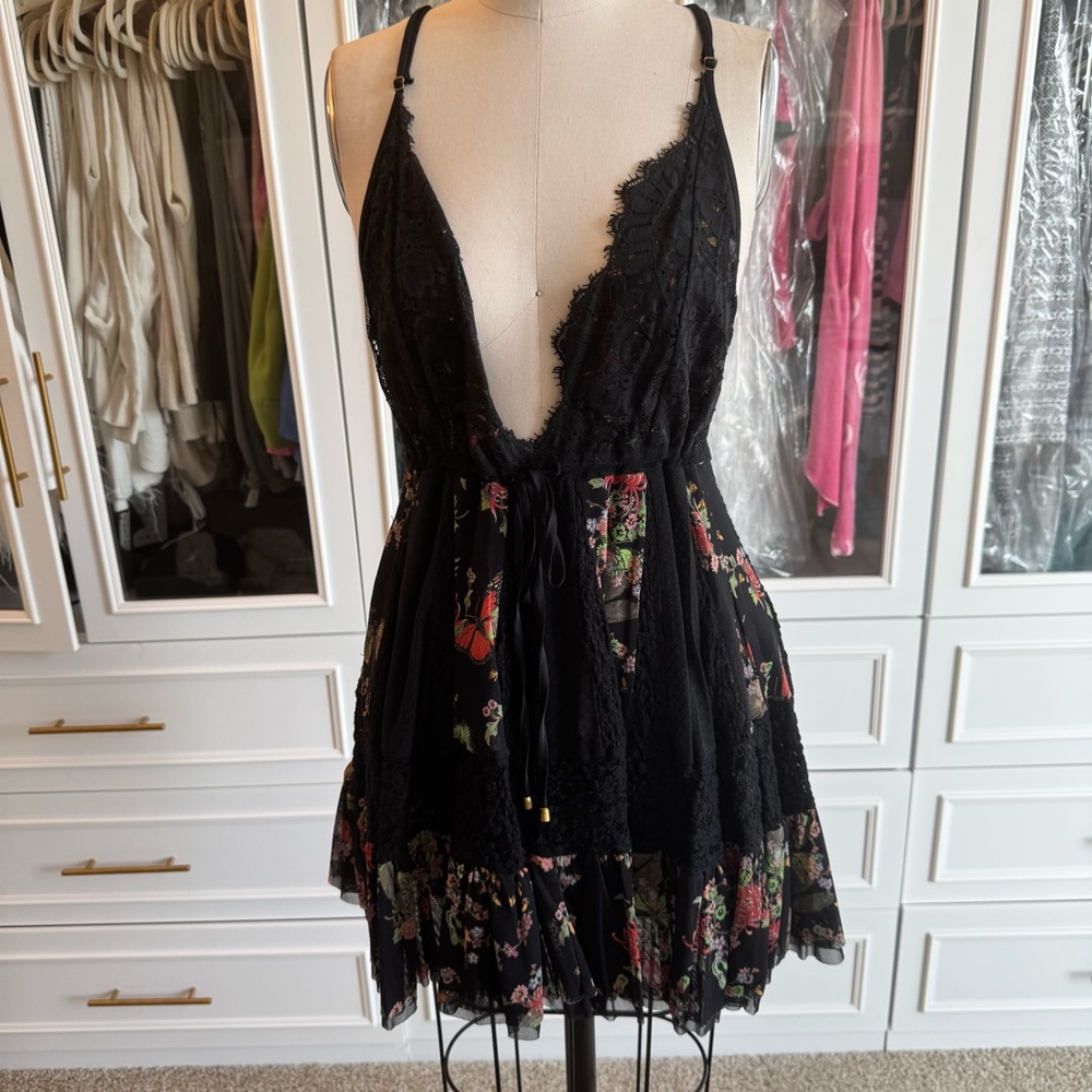 Chic Black Floral Backless Dress
